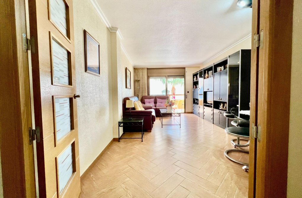 Resale - Apartment - Torrevieja - Las Piscinas Naturales