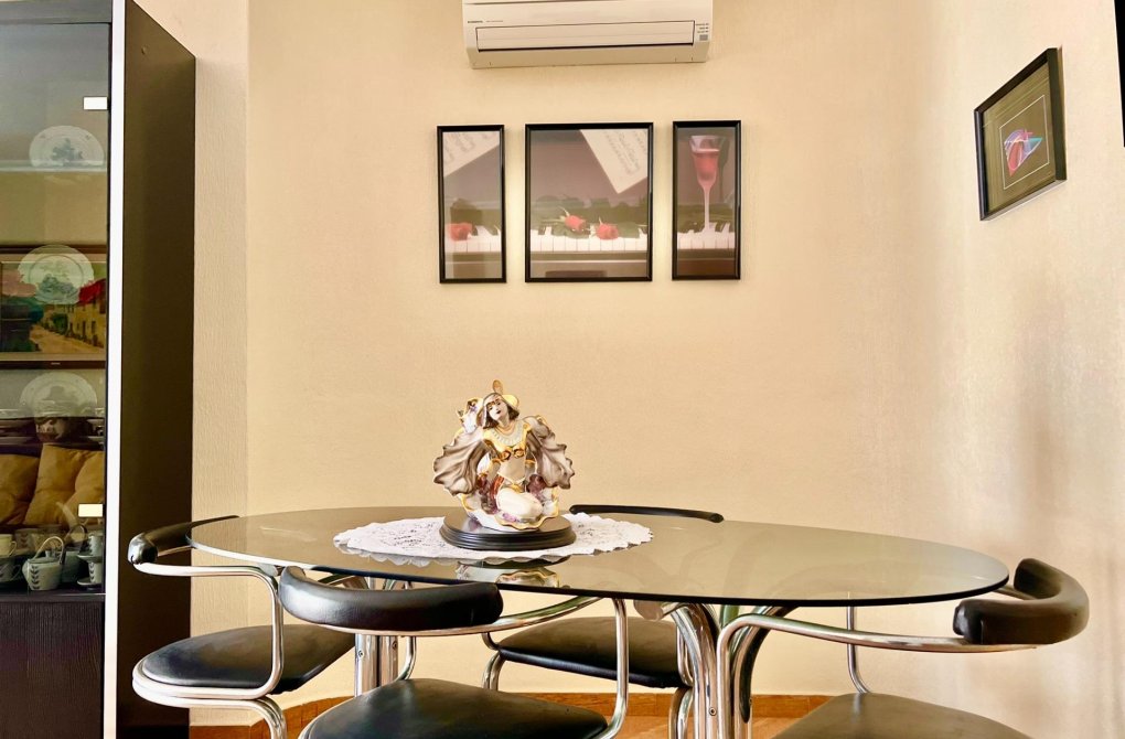 Resale - Apartment - Torrevieja - Las Piscinas Naturales