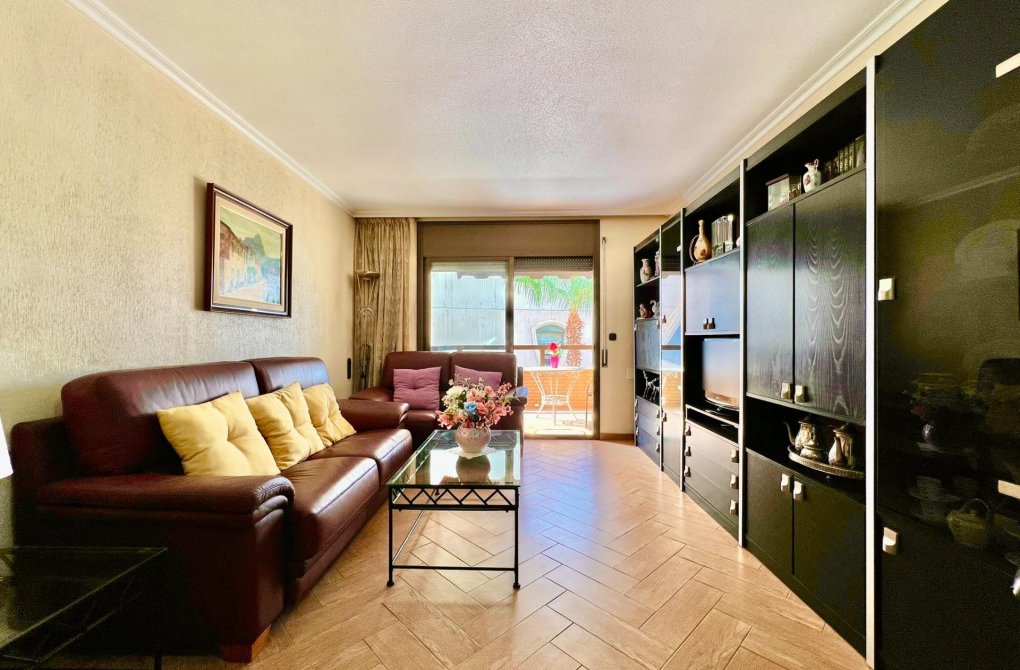 Resale - Apartment - Torrevieja - Las Piscinas Naturales