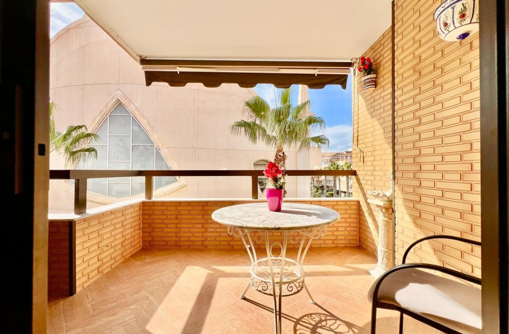 Resale - Apartment - Torrevieja - Las Piscinas Naturales