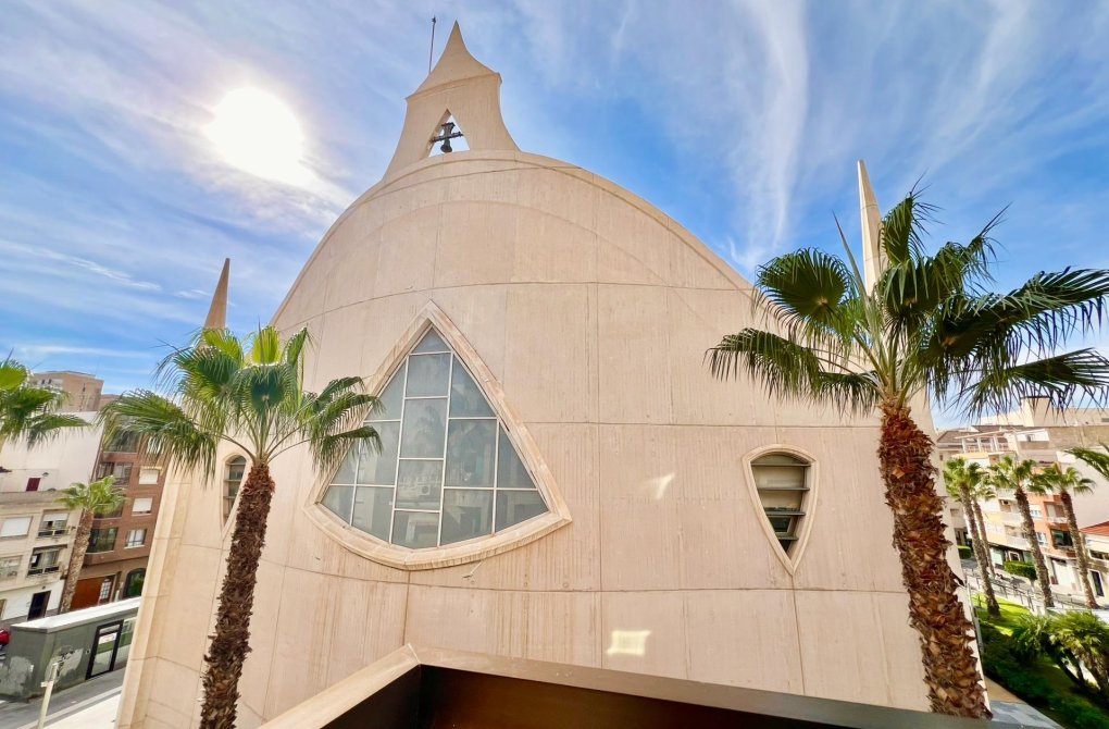 Resale - Apartment - Torrevieja - Las Piscinas Naturales