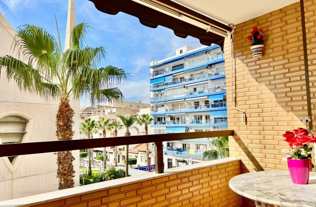 Resale - Apartment - Torrevieja - Las Piscinas Naturales
