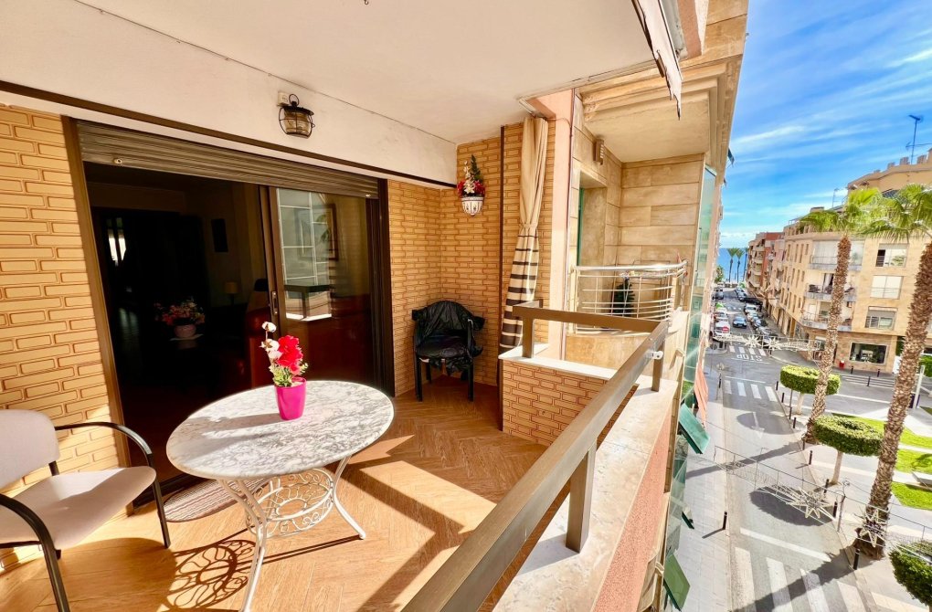 Resale - Apartment - Torrevieja - Las Piscinas Naturales