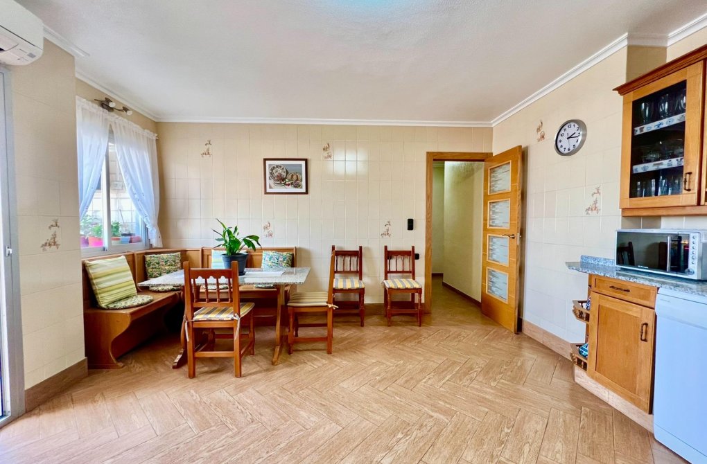 Resale - Apartment - Torrevieja - Las Piscinas Naturales