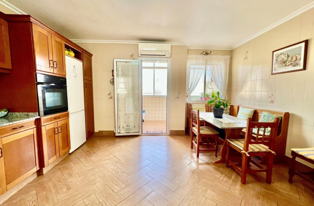 Resale - Apartment - Torrevieja - Las Piscinas Naturales