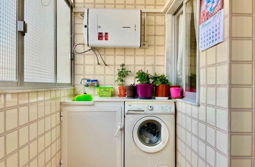 Resale - Apartment - Torrevieja - Las Piscinas Naturales