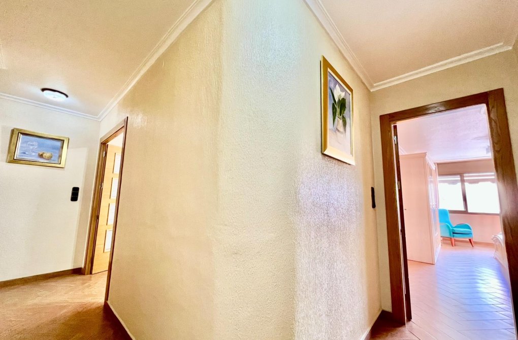 Resale - Apartment - Torrevieja - Las Piscinas Naturales