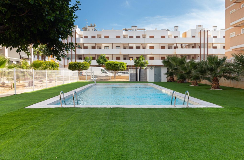 Resale - Apartment - Orihuela Costa - Los Dolses