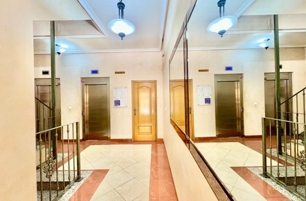 Resale - Apartment - Torrevieja - Habaneras