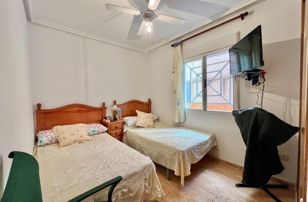 Resale - Apartment - Torrevieja - Habaneras