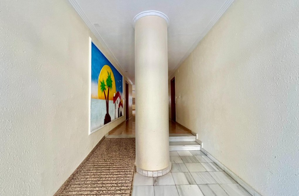 Resale - Apartment - Torrevieja - Playa del cura