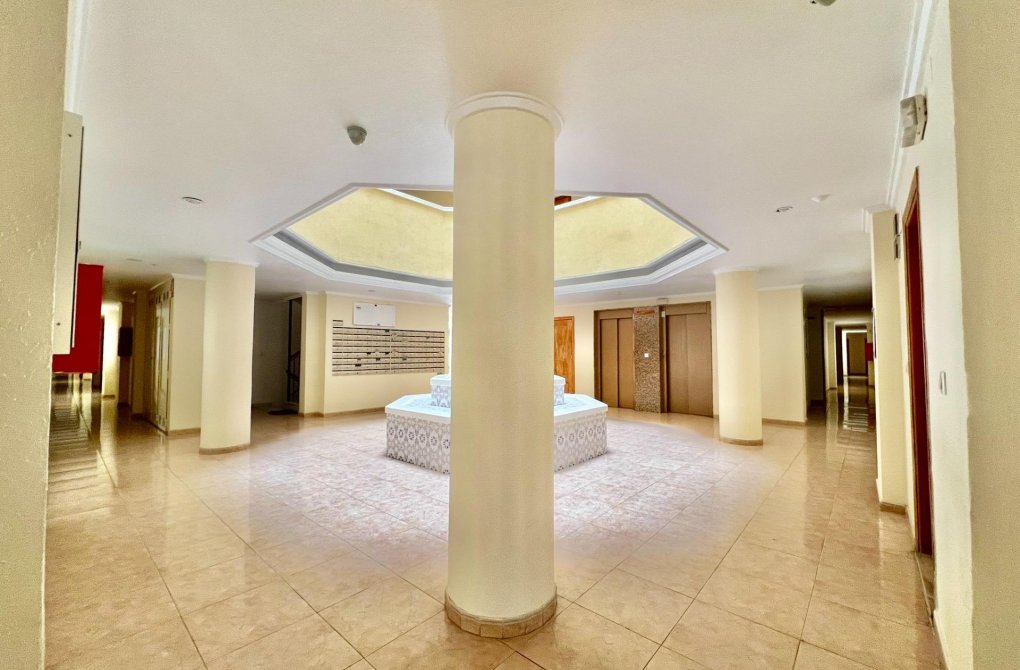 Resale - Apartment - Torrevieja - Playa del cura