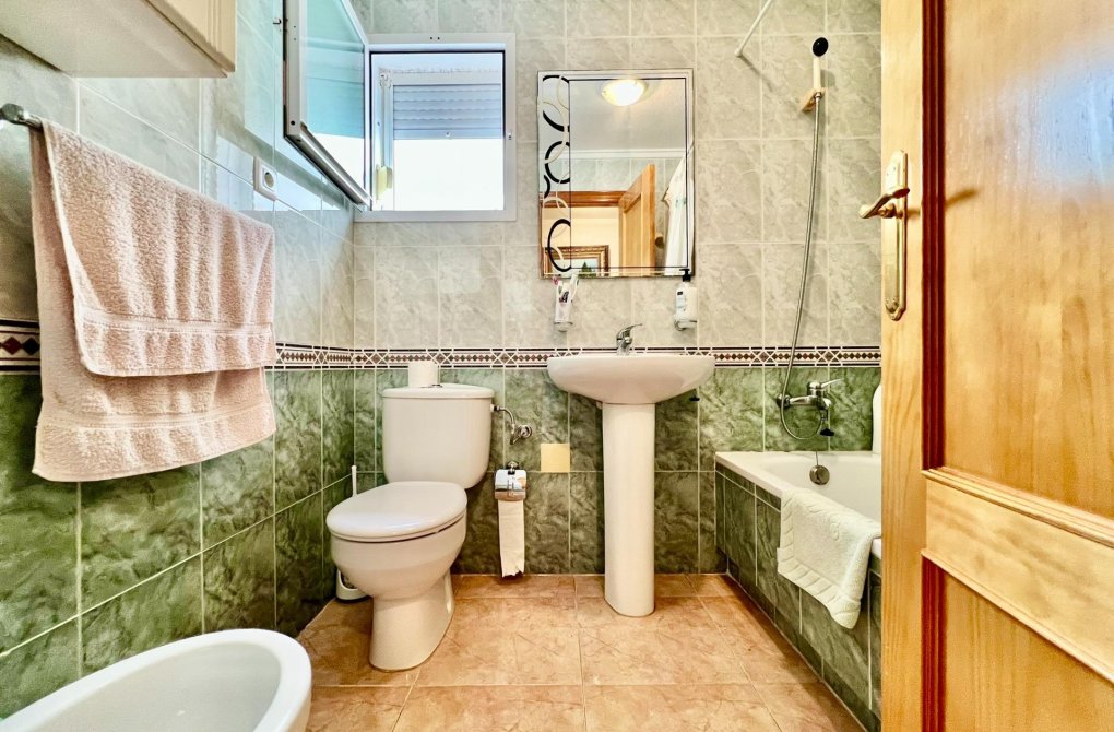 Resale - Apartment - Torrevieja - Playa del cura