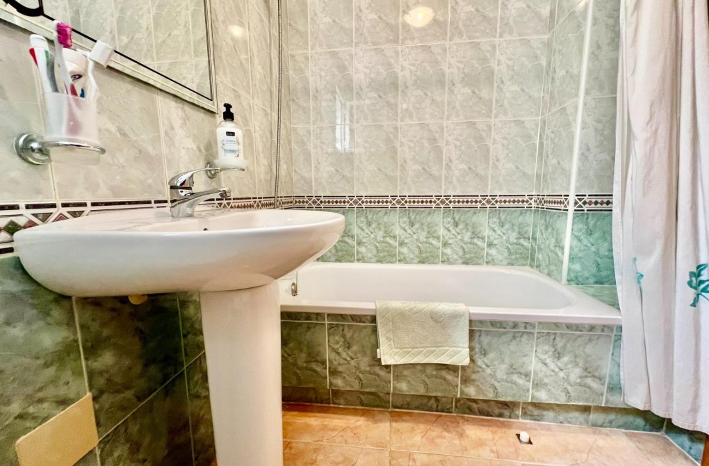 Resale - Apartment - Torrevieja - Playa del cura