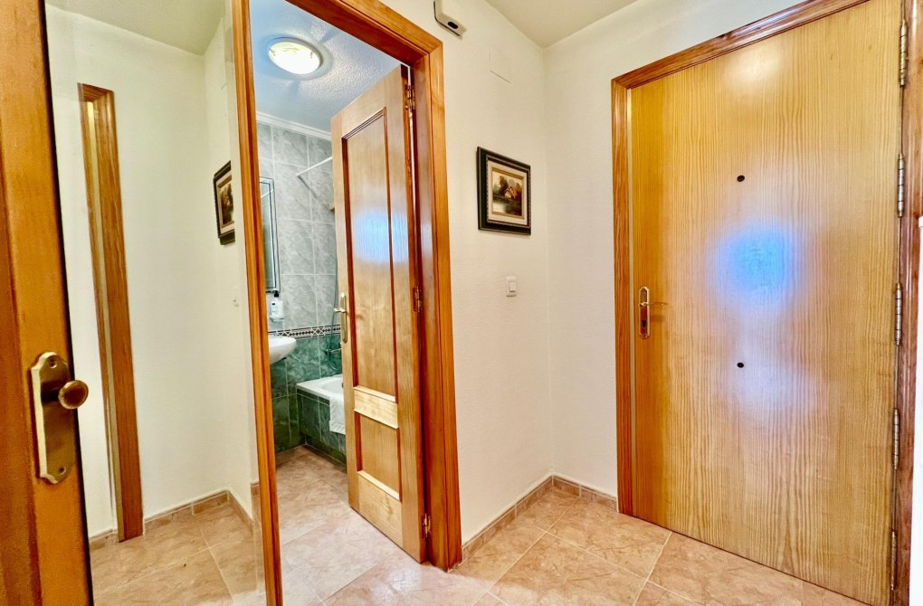 Resale - Apartment - Torrevieja - Playa del cura