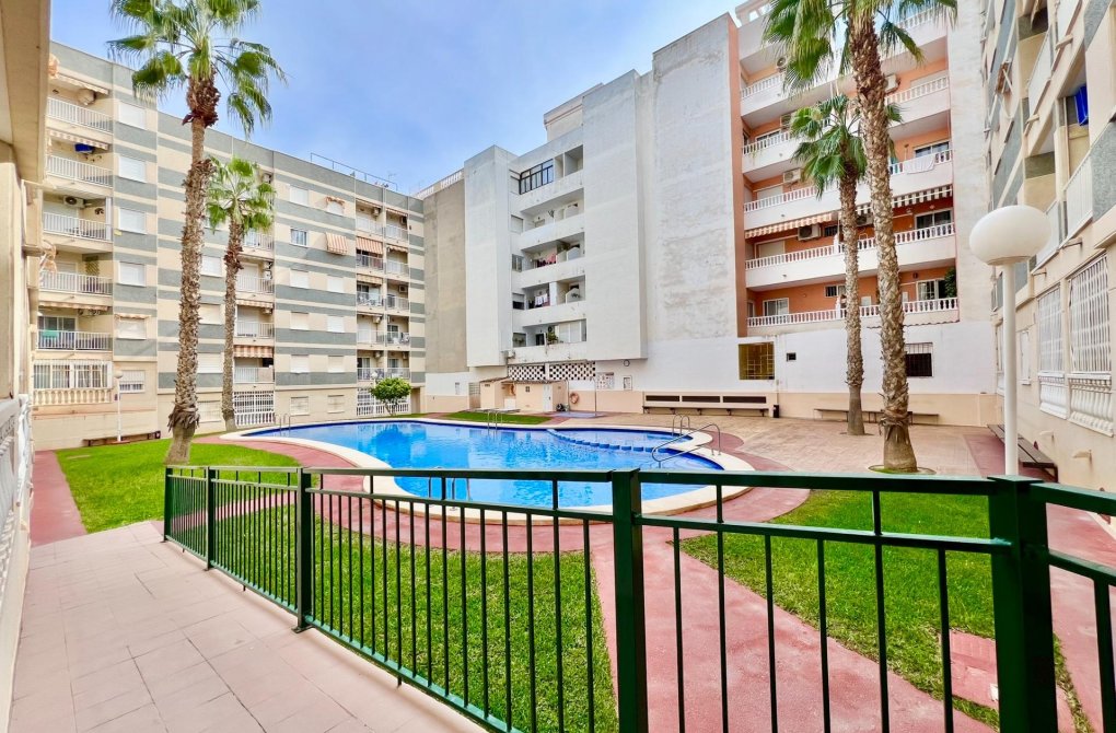 Resale - Apartment - Torrevieja - Playa del cura