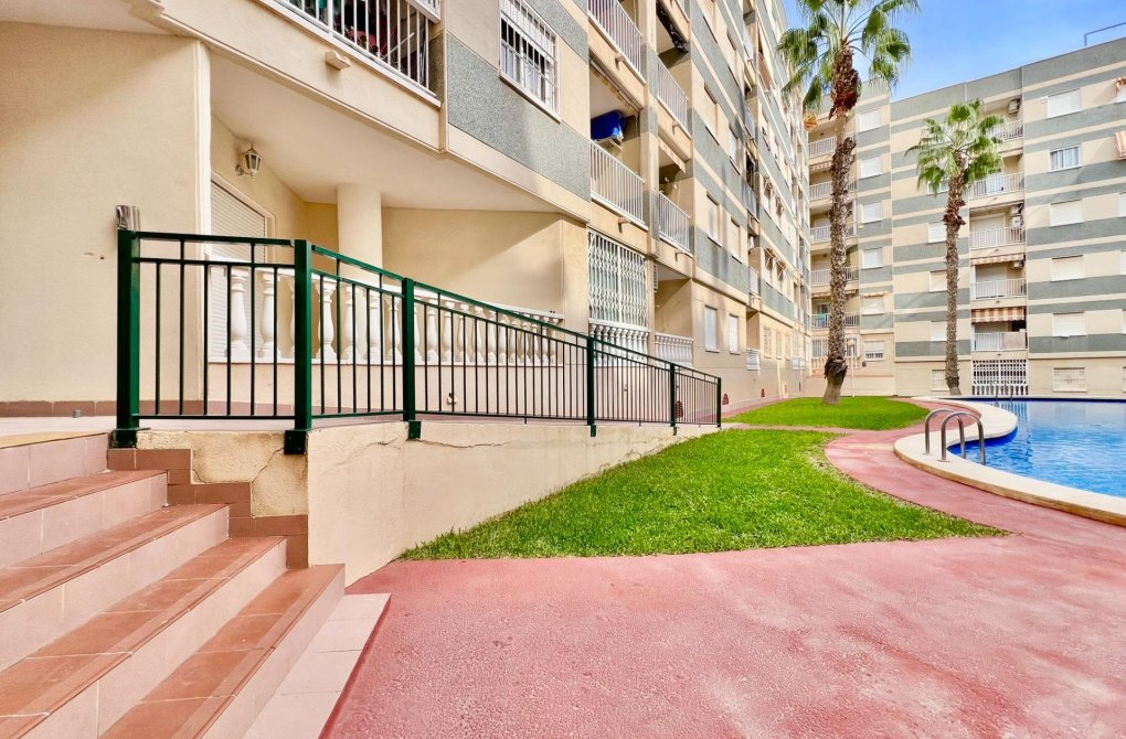 Resale - Apartment - Torrevieja - Playa del cura