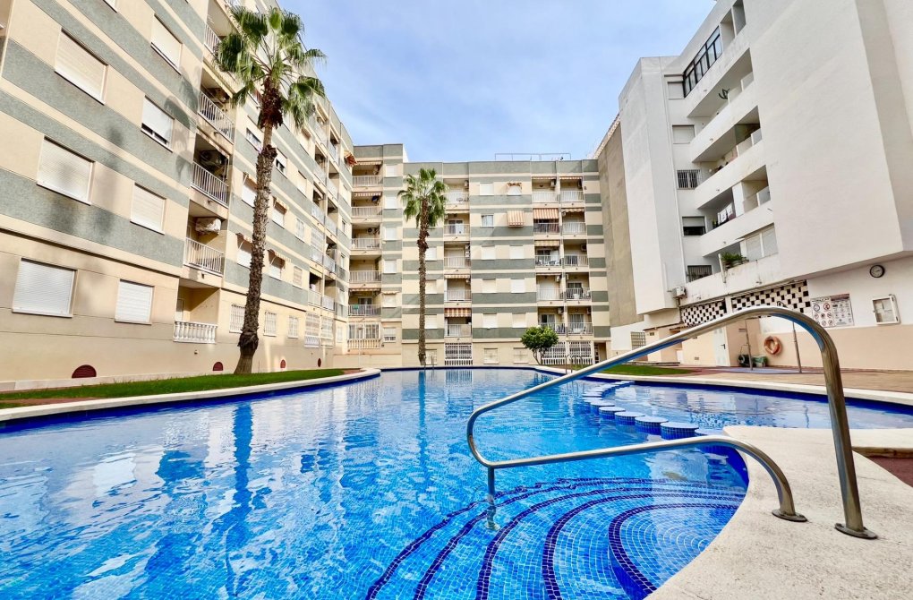 Resale - Apartment - Torrevieja - Playa del cura