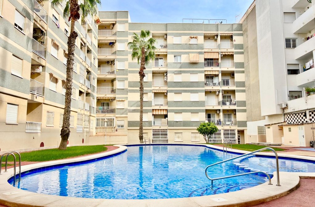 Resale - Apartment - Torrevieja - Playa del cura