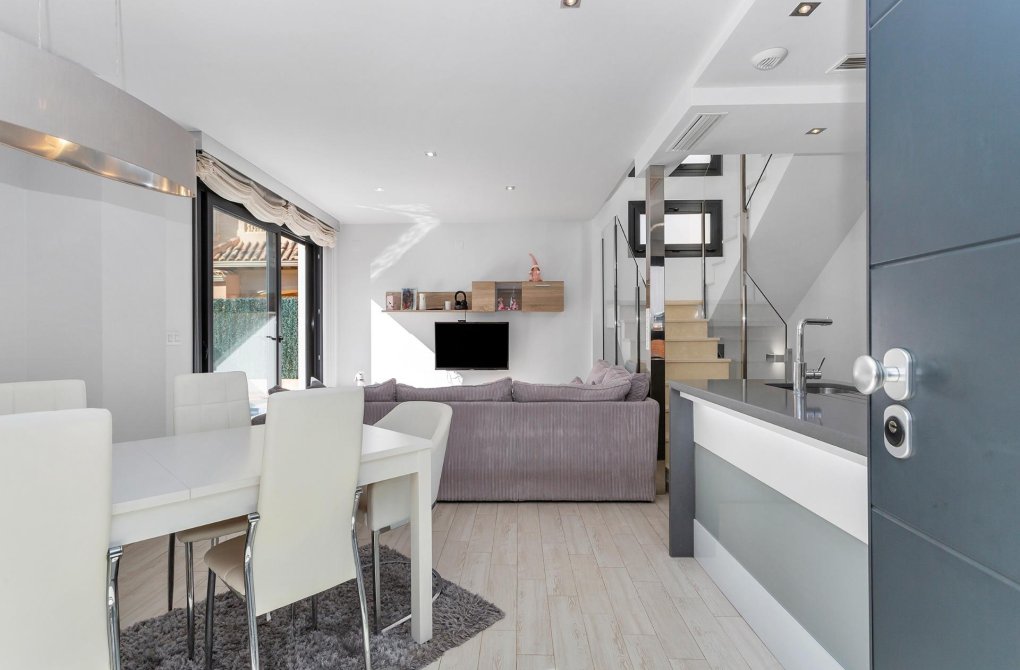 Resale - Villa - Torrevieja - Sector 25