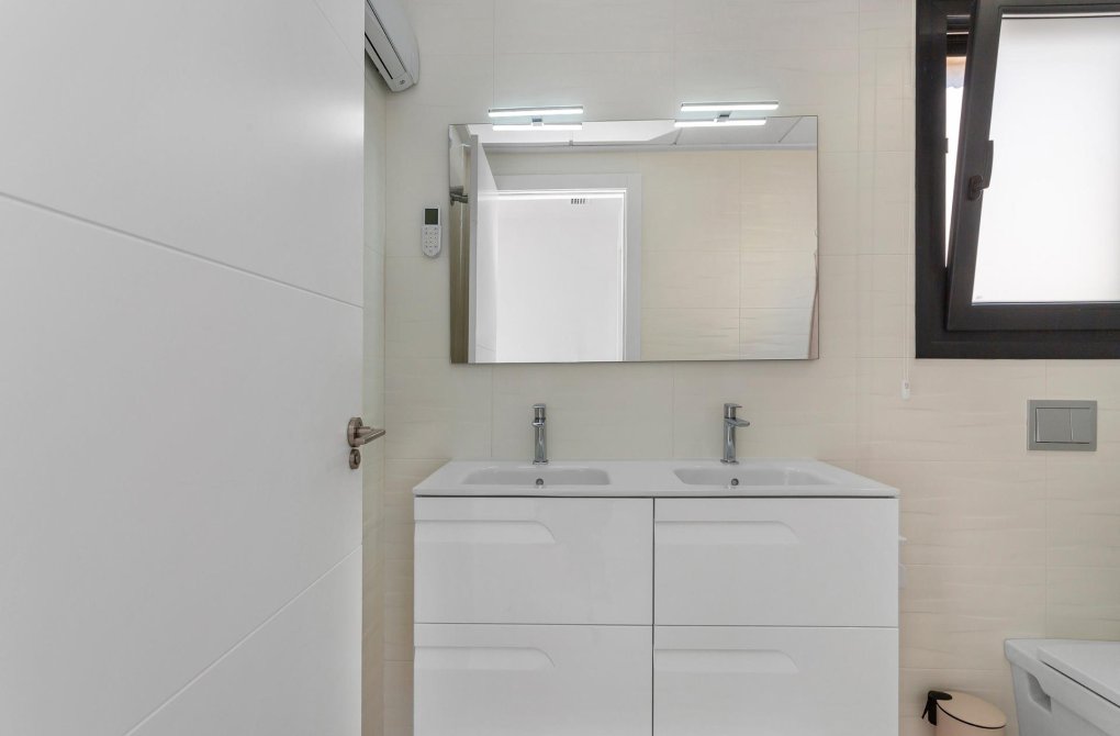 Resale - Villa - Torrevieja - Sector 25