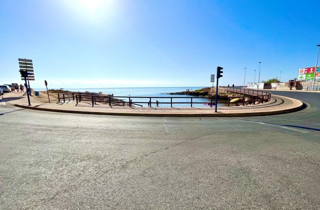 Resale - Apartment - Torrevieja - Curva del Palangre