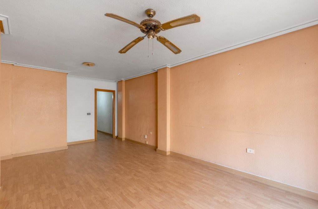 Resale - Apartment - Torrevieja - Habaneras