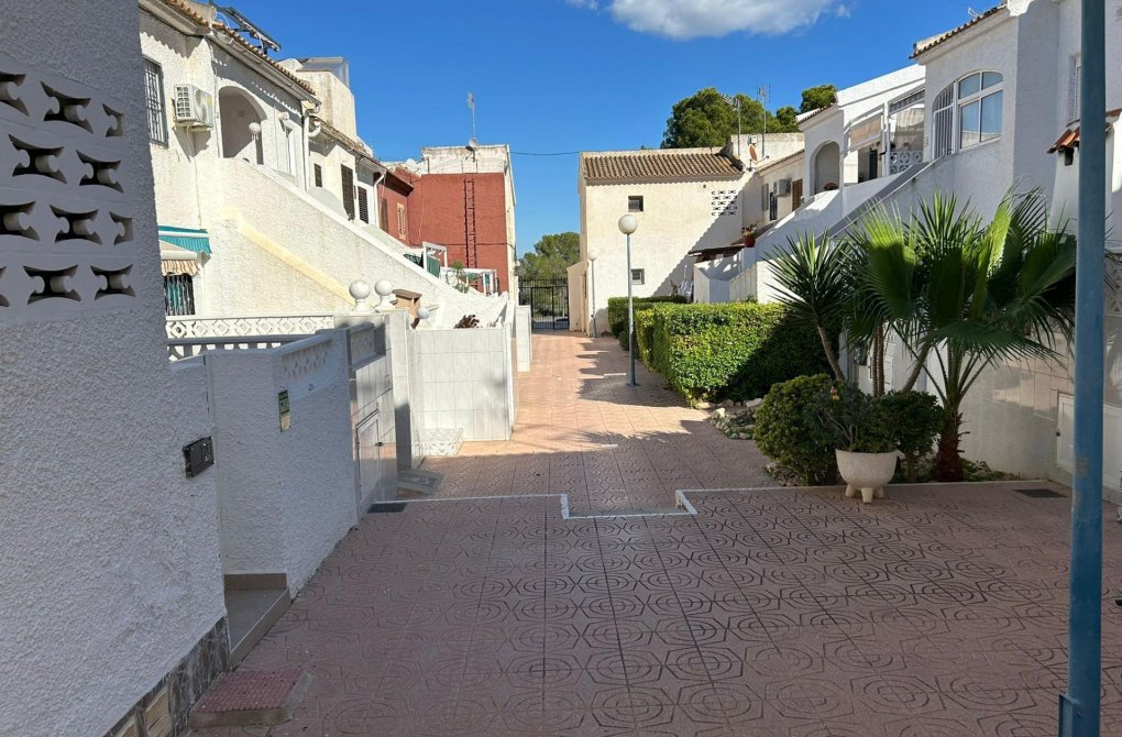 Resale - Bungalow - Torrevieja - La Siesta - El Salado - Torreta