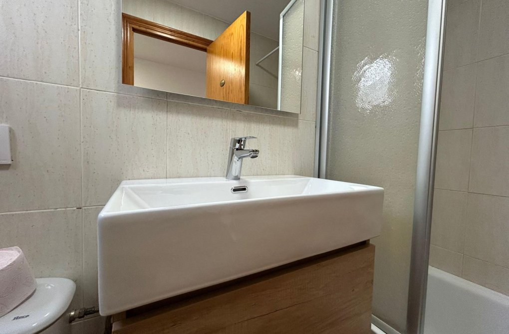 Resale - Bungalow - Torrevieja - La Siesta - El Salado - Torreta