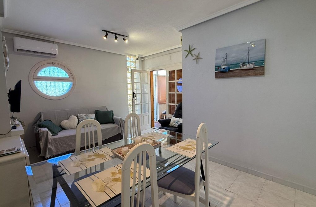 Resale - Bungalow - Torrevieja - Punta prima