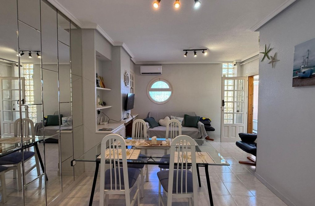 Resale - Bungalow - Torrevieja - Punta prima