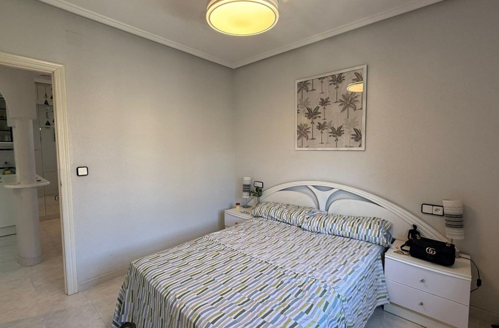 Resale - Bungalow - Torrevieja - Punta prima