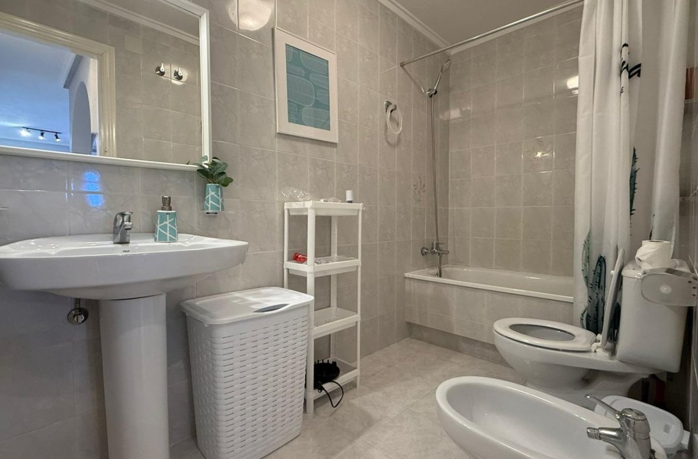 Resale - Bungalow - Torrevieja - Punta prima