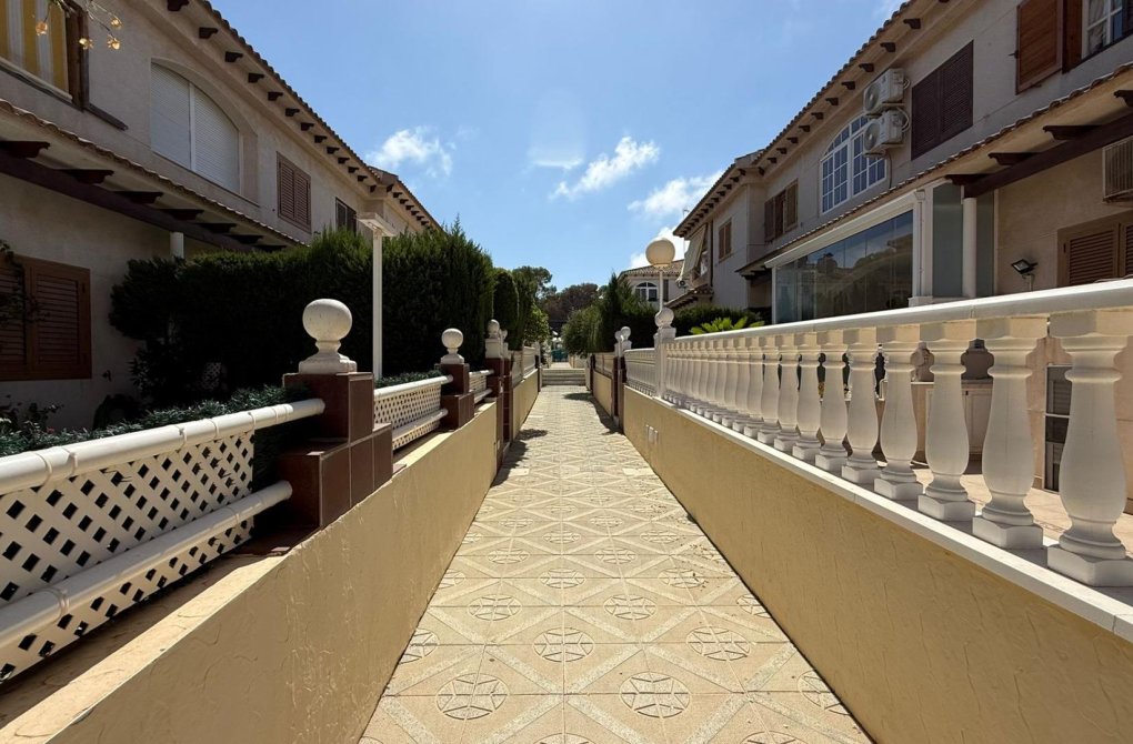 Resale - Bungalow - Torrevieja - Punta prima