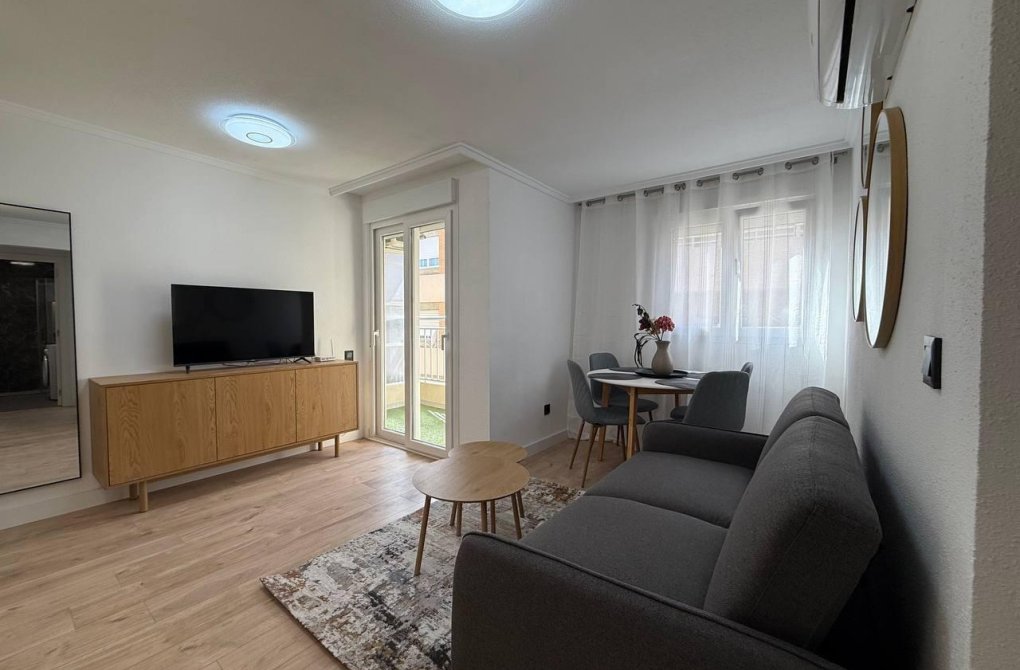 Resale - Apartment - Torrevieja - Centro