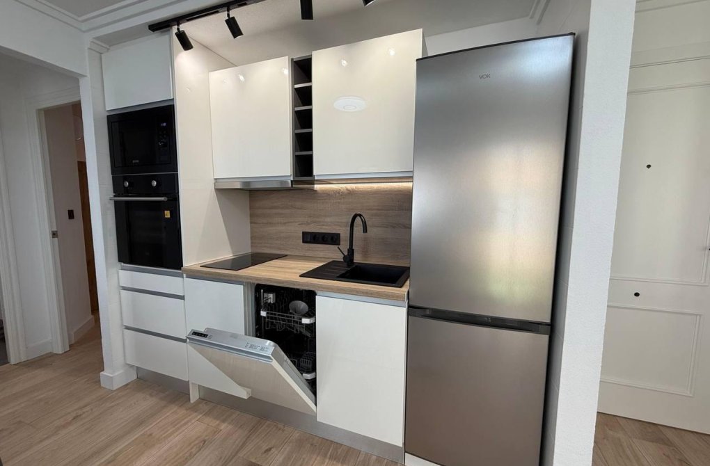 Resale - Apartment - Torrevieja - Centro