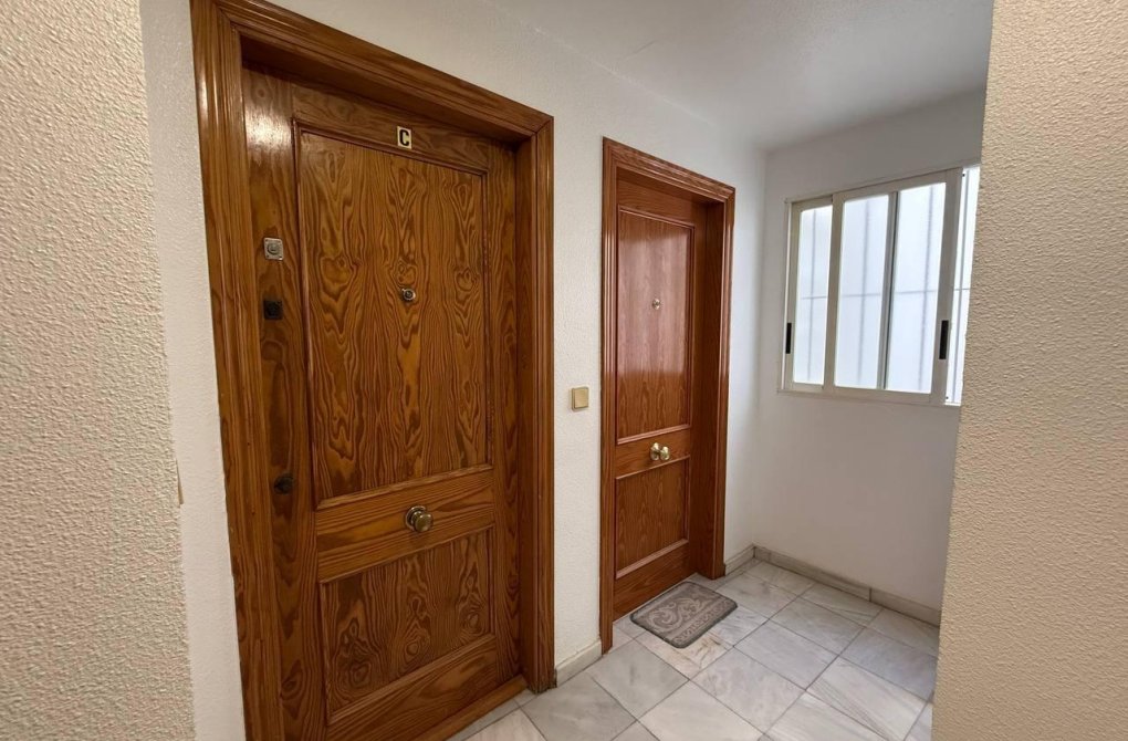 Resale - Apartment - Torrevieja - Centro