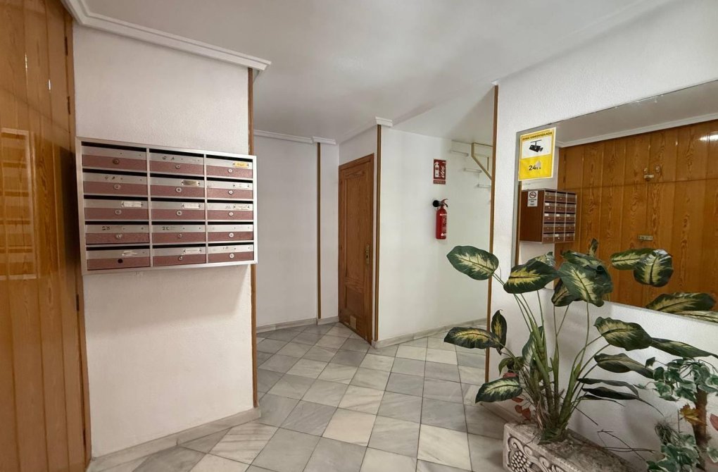 Resale - Apartment - Torrevieja - Centro