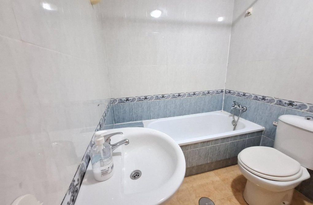 Resale - Apartment - Torrevieja - Playa del cura