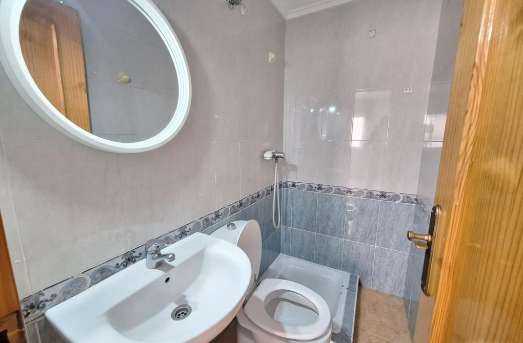 Resale - Apartment - Torrevieja - Playa del cura
