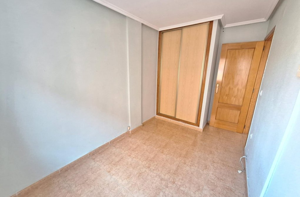 Resale - Apartment - Torrevieja - Playa del cura
