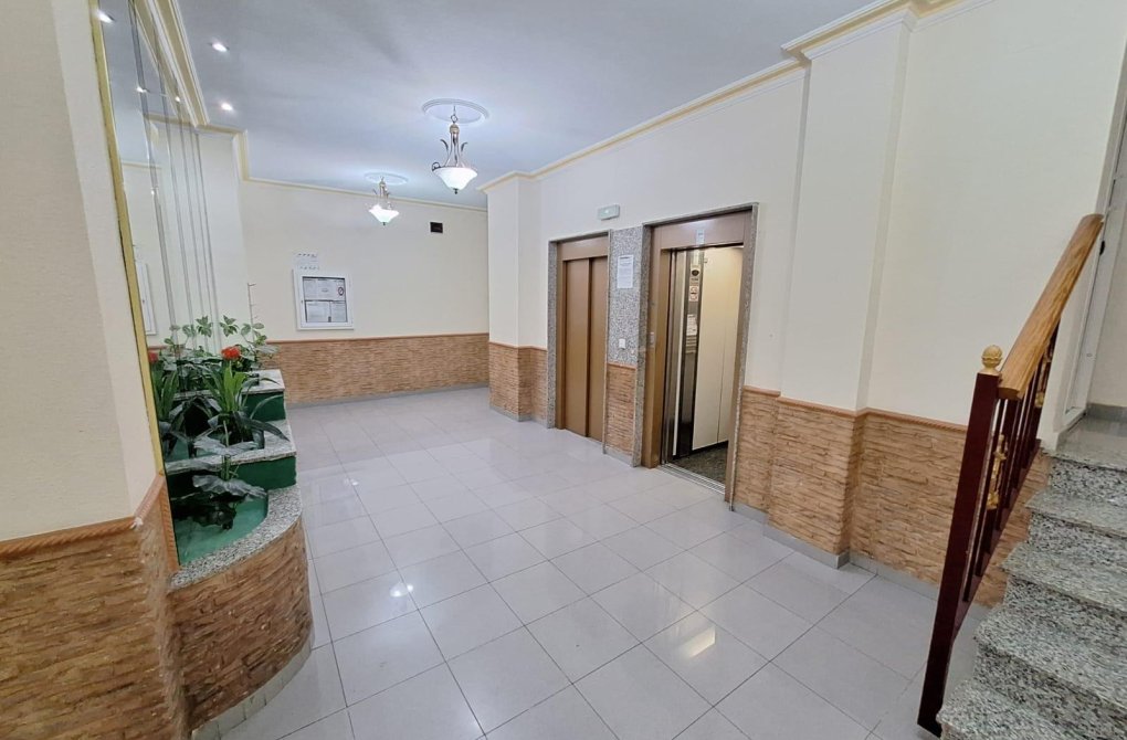 Resale - Apartment - Torrevieja - Playa del cura