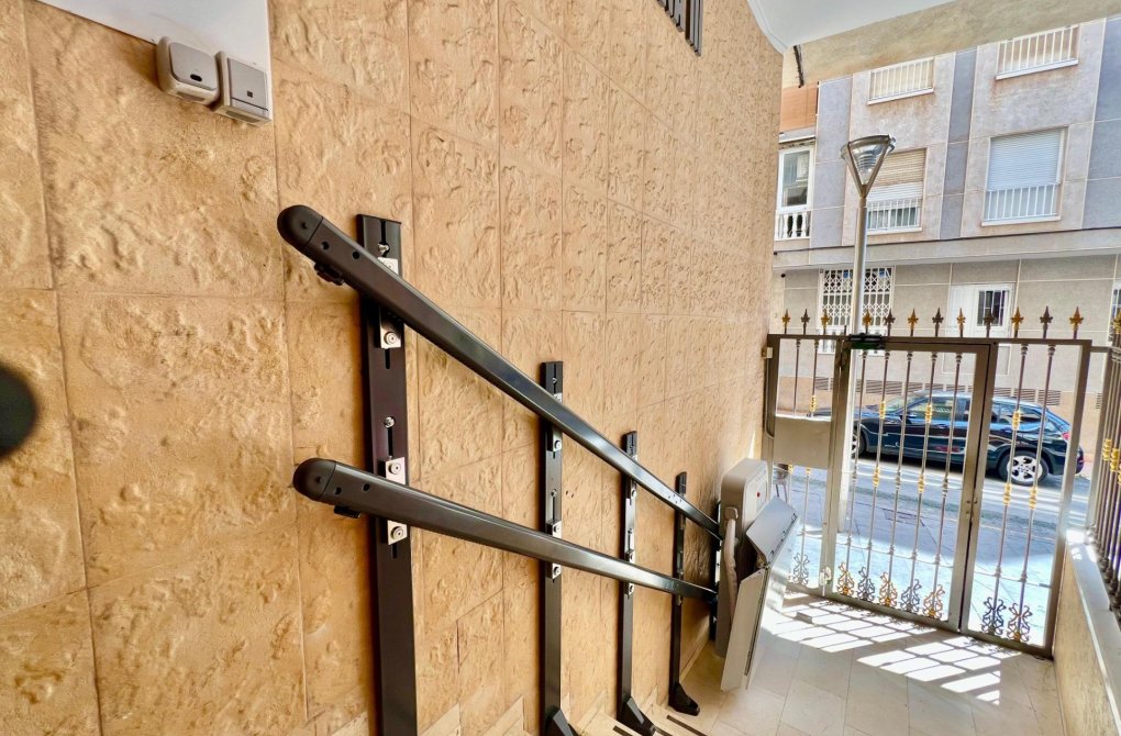 Resale - Apartment - Torrevieja - Habaneras