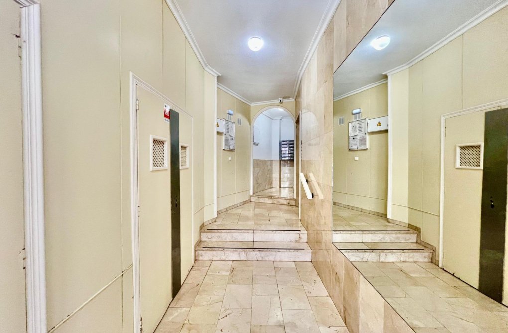 Resale - Apartment - Torrevieja - Habaneras