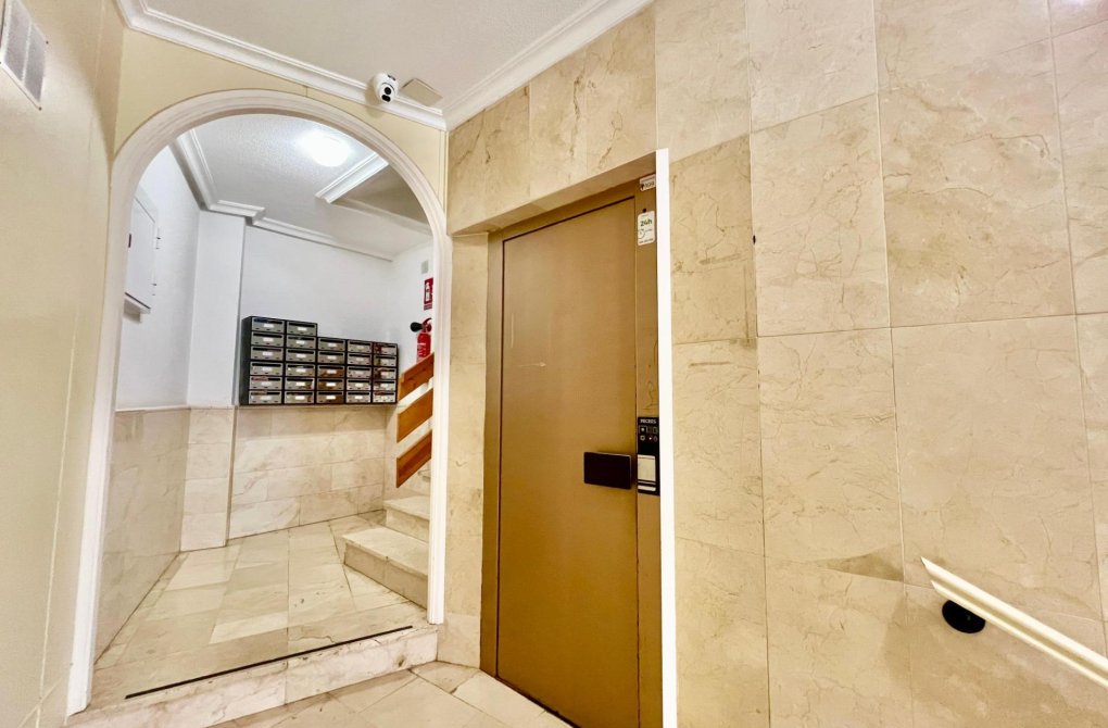 Resale - Apartment - Torrevieja - Habaneras