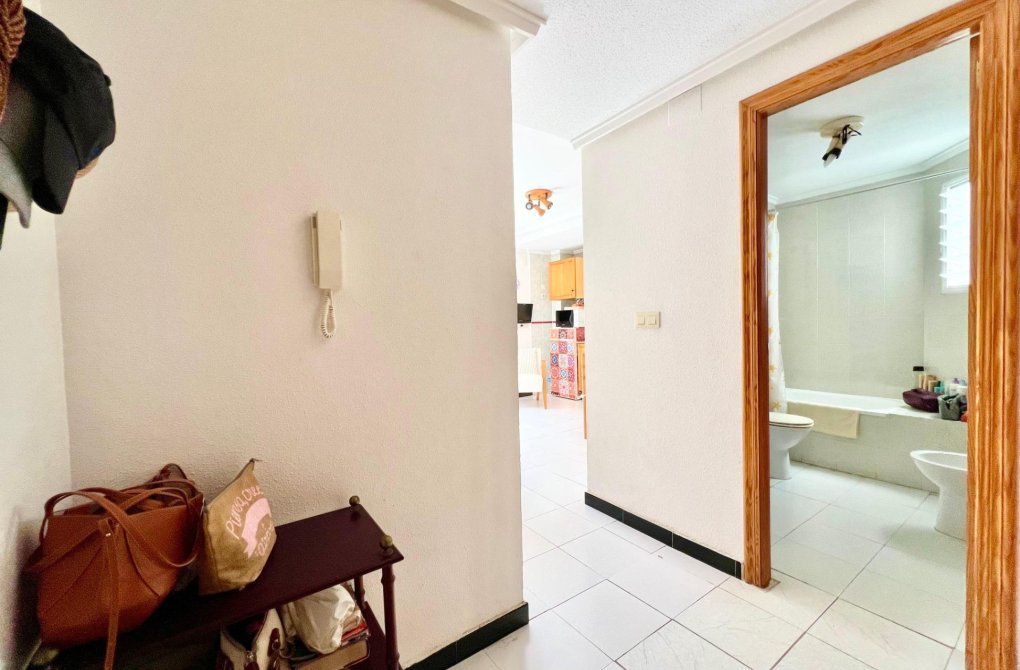 Resale - Apartment - Torrevieja - Habaneras