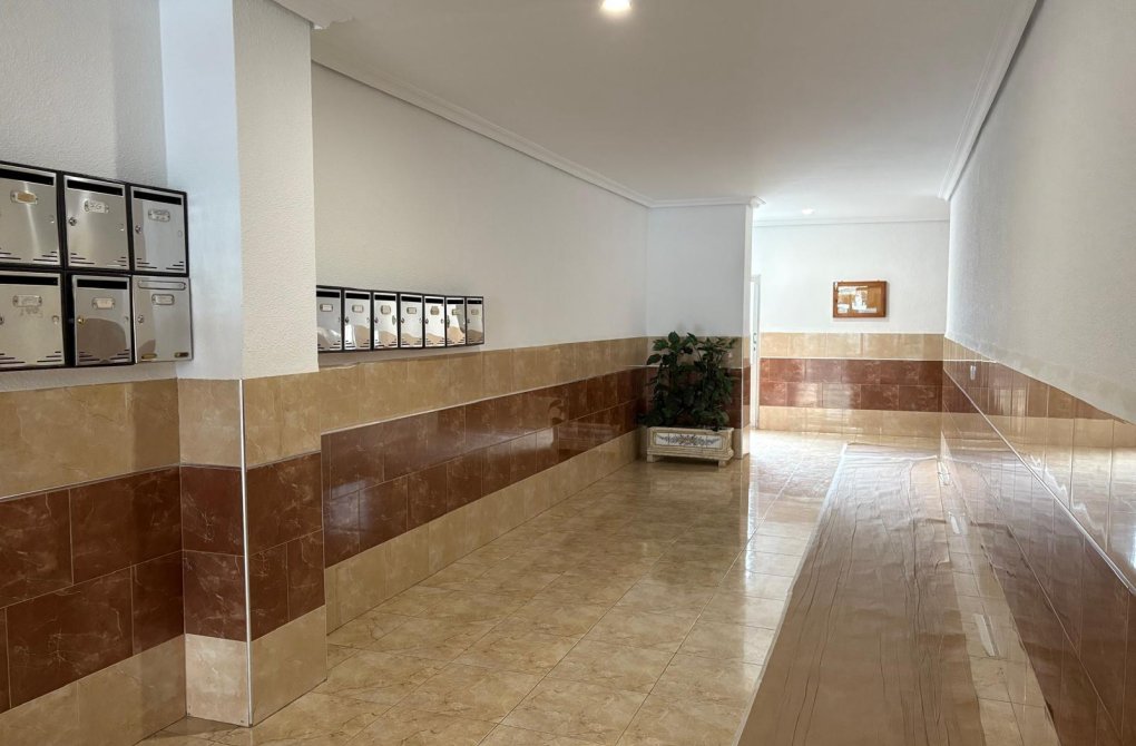 Resale - Apartment - Torrevieja - Acequion