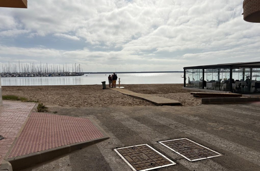 Resale - Apartment - Torrevieja - Acequion