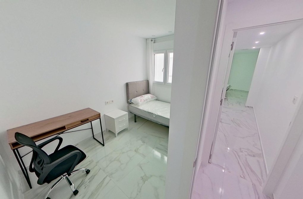 Resale - Apartment - Torrevieja - Centro