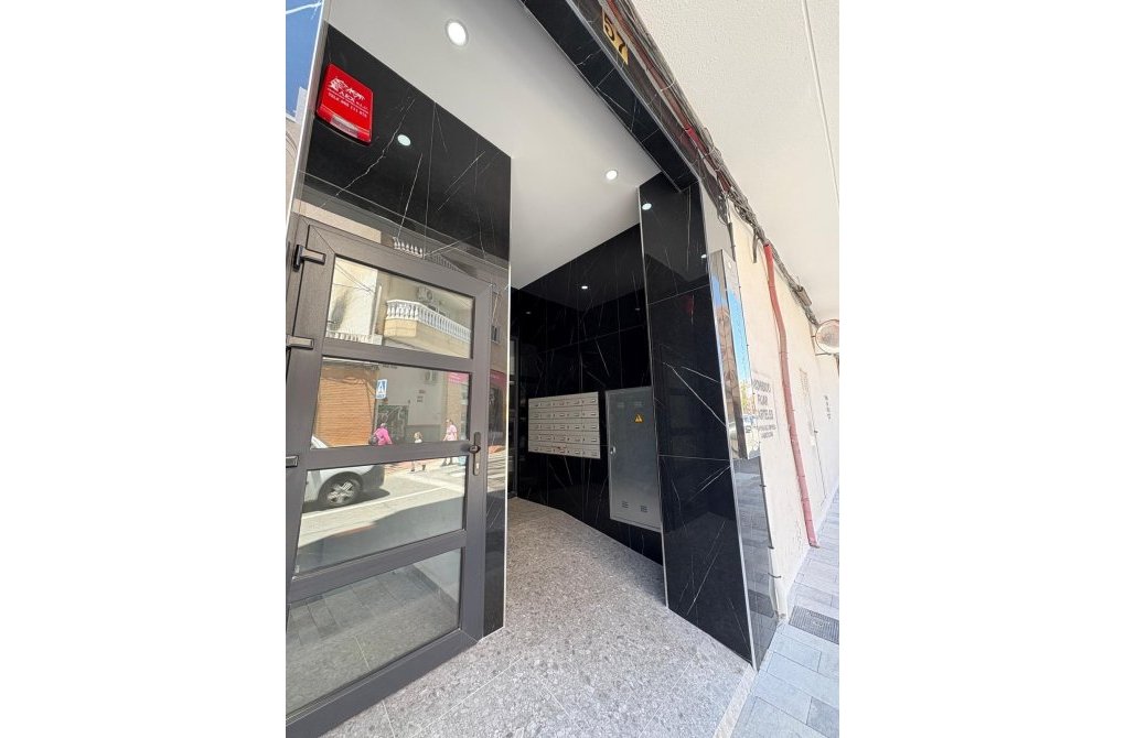 Resale - Apartment - Torrevieja - Centro